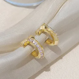 Klasyczne v złote kolczyki w kształcie t designerskie kolczyki dla kobiet t1 jednostronne kolczyki diamentowe projektant biżuterii wykwintne proste luksusowe kolczyki 6 opcji