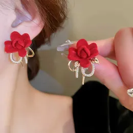 Pieno orecchini di perle a foglia di fiori che affollano le foglie per le donne, lussuosi orecchini rossi di alto grado di alta qualità Nuova Fashi