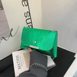 Akşam çantaları kadınlar basit zarf çantası kadın yaz moda zinciri küçük kare niş messenger parlak timsah desen el çantası