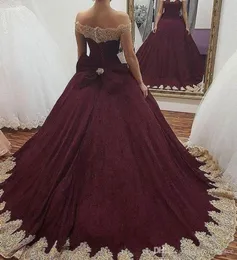 2019 Burgundy Quinceanera Dress Princess Arabic Dubai Off Show Sweet 16 Età Girls Long Prom Party Abito da spettacolo più cust1924463