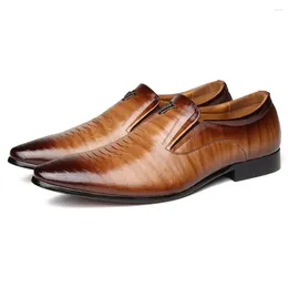 カジュアルシューズの男性レトロドレス高品質のビジネスPUレザーレースアップ靴