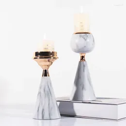 Titulares de vela Nordic Pillar Holder Metal Retro Marble Mesa romântica elegante Swieczniki Decoração em casa 50