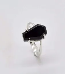 Pierścienie klastra retro czarna imitacja trumna kształt pierścień wampirów halloween punkowy gotycki mężczyzna i żeńska biżuteria biżuterii 6015895
