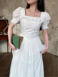 فساتين غير رسمية نساء صيف نفخة أنيقة فستان أبيض أنثى مربع تذبذب فرنسا خمر حفل زواج شبكة صغيرة
