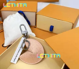 2024 Schlüsselschains Lanyards mit Box Fortune Cookie -Tasche Hanging Schlüsselbundwagen -Zauberschmuck Frauen Männer Geschenke Mode PU Leder Schlüsselkette Motion Design 55es