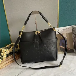 Louls Vutt Designer Luxury Handväska axelväska stilfull atmosfär i kombination med löstagbara läder crossbody väskor mode tote handväskor wmjj