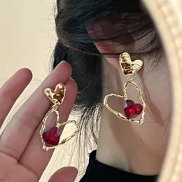 Dangle Earrings 2024 Korean Fashion Jewelry Shining Rhinestone Hollow Heart Drop For Women Girls Vintage Red Crystal