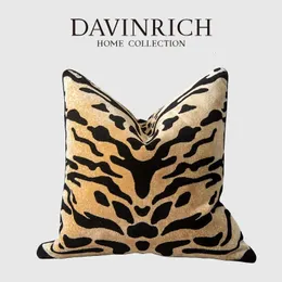 Davinrich Tiger Chic Wzory Tiling Square Cushion Covers Luksusowe zwierzęce paski skóry lampart.