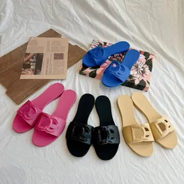 2024 Luxury Designer Women rubber sole Flop Flip Flat Sandal Slippers cutout leather slides Flats Outdoor Beach Slip On Slides Casual Flips Flops