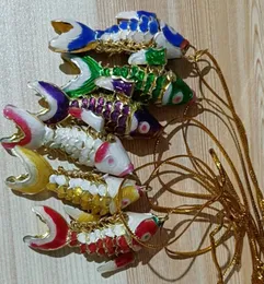 Söt emalj som rör sig koi fiskguldfiskfest gynnar gåva kinesiska handgjorda cloisonne filigree hantverk fisk nyckel charms ornament7308236