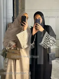Designer Fashion Ethnic Clothing Cotton Linen Stängt Abaya Dubai Luxury Floral Embroidery Abayas för kvinnor Muslimsk kalkon Hijab klänning Ramadan Islamiska KAFTAN 812