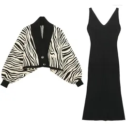 Çalışma Elbiseleri EWSFV 2024 Sonbahar Moda Kadınlar Zebra baskısı kazak ceketi v yakalı kolsuz askı elbise askıya alma etek kıyafeti iki parçalı takım elbise