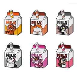 Broches Cartoon Milk Animais Estilos de lapela para mochila Pin Pin Bruch Roupas fofas Cinzenos Acessórios Presentes