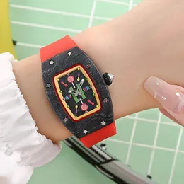 Bilek saatleri moda kadınları izliyor tonneau karbon fiber tahıl şeker tasarım lastik bant bayanlar kuvars saat montre femme