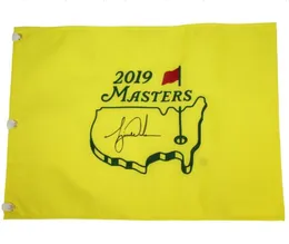 Тайгер Вудс подписал автограф 2019 Masters, вышитый Flag7659429