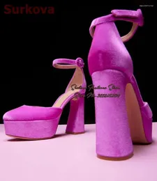 Отсуть обувь Surkova Pink Velvet нерегулярная кулинарная свадьба High Platform Fuchsia Роскошные насосы круглый ремешок для пряжки