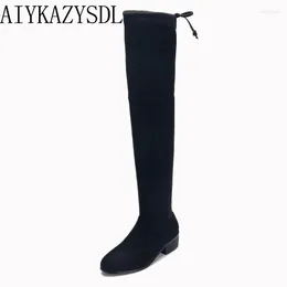 Stövlar Aiykazysdl Autumn Winter Flock Stretch Over the Kne Lår High Plush Fleece Snow Women Flat Square Low Heel Shoes