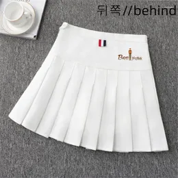 Мужские шорты 2024 Продажа модного летнего платья Девушка Мини Ретро Складка Корейский теннис короткий студент белый черный