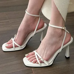 Kleiderschuhe 2024 Sommer im Freien Frauen Sandalen Knöchelgurt Mode Square Zehen Länge Damen Sandalias Zapatos Para Mujeres