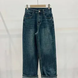 Frauen Jeans frühe Frühlingsmode mittelkundig mit lockigem Saum