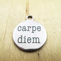 قلادات قلادة 20pcs/lot-carpe diem سحر الفولاذ المقاوم للصدأ بالليزر المعلقات DIY مخصصة مخصصة