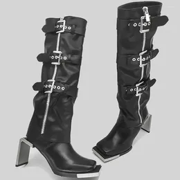 Сапоги металлические квадратные носки Странные железные каблуки колена высокая боковая молния Три ремня пряжка винтажные зимние прибытия