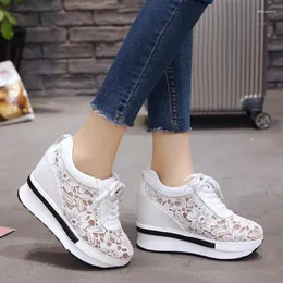 Scarpe di fitness Kamucc S 2024 Sneakers traspirante in pizzo estivo Donne comodi Casual Woman Aumenta Piattaforma di aumento interno