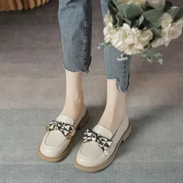 Sapatos casuais cocôs calçados de couro normal de couro redondo em volta com salto quadrado branco salto baixo salto baixo elegante para mulheres y2k l