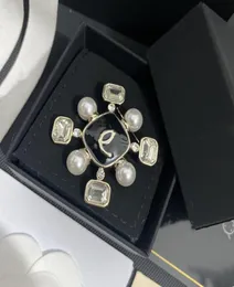 مع Box Designer Brouches Never Fade Pearl Diamond Brooch Jewelry للجنسين الدبابيس الفاخرة هدية الحزب 3405505