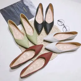 أحذية غير رسمية نساء مسطح الأسود الباليه الأخضر Zapatos planos de mujer مدببة إصبع القدم المتسكعون الصلبة بالإضافة إلى الحجم 44 45 46