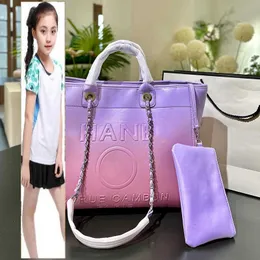 Kids Çantalar Lüks Marka CC Bag 24c Ergenlik Gradyan Gökkuşağı Beach Alışveriş Omuz Çantaları Kabartma Mektubu Deauville debriyaj Zinciri Gümüş Metal Donanım Matelasse Cos