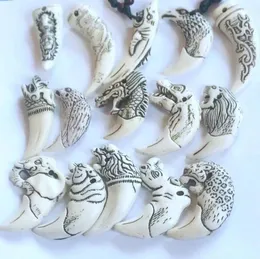 15 PCs Faux Yak Knochen gemischter Löwen Totem Key Ring Carve Harzzahn Zauberwach Wachs Baumwollkordel Tribal Keychain5760592