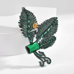 Броши Donia Jewelry European и American Fashion Titanium Micro-Inlaid Green Zircon Leaf Brooch Luxury Retro Pin