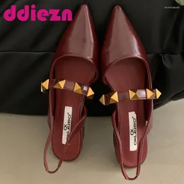 Casual Shoes Rivet Mules Sandals Women Flats Female Pointed Toe Slides Ladies Fashion 2024 Wine Red Summer Beach