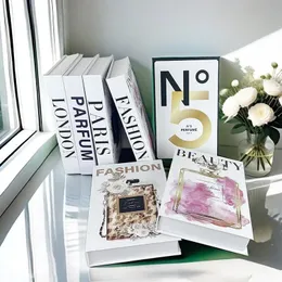 Lüks marka sahte kitapları özelleştir parfüm moda dergisi minimal harfler dekoratif kitap saklama kutusu sehpa els dekor 240420