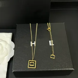 Med Box 18K Gold Plated Luxury Brand Designer Square Pendants Halsband Rostfritt stål Letter Choker Pendant Necklace Link Chain Jewelry Accessories Love Gifts