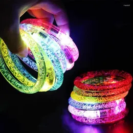 Decorazione per feste 10/20 pezzi braccialetti a levetta LED Bracciale lampeggiante luminoso per bambini bagliore di compleanno per matrimoni per adulti nelle forniture scure