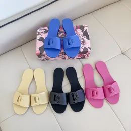 Womens Sandals tofflor Designer tofflor Luxury Slide Fashion Leisure Bekväma platt tofflor Beach Summer Women's Slippers 35-42