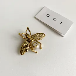Brand Designers New Insect Shaped Brooch Luxurious 18k Gold-Plated Brooch Fashionable Versatile High-Quality Jewelry Brooch Birthday Party