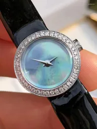 腕時計デザイナースチールダイヤモンドケースマザーオブパールダイヤルレザーストラップクォーツウォッチ2024女性ファッションラグジュアリー