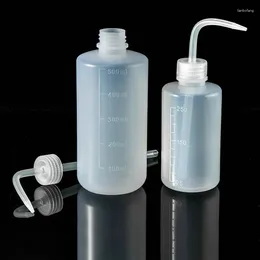 2pcs/lot 250ml 500mlプラスチック製の湾曲した口スケールライン付き洗浄ボトル洗浄