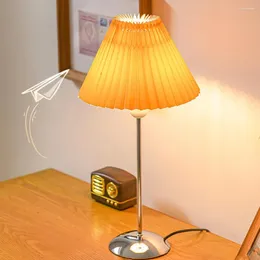 テーブルランプ薄暗いLEDデスクランプシンプルなモダン3照明モードリビングルームの寝室のためのベッドサイドカウンターナイトライト220V