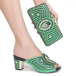 Slippare Fashionabla African Shoes and Bag Set Italian Women Green Color Nigerian med matchande väskor för Royal Wedding Party 2024