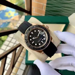 Titta på klockor AAA Yacht Famous Official Home Diver Original Silicone Watch Strap Lysande vattentät icke -mekanisk rörelse klocka