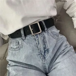 2024 Bälten PU LÄDER BELE FÖR KVINNA STRATE BUCKLE PIN Jeans Black Chic Ladies Vintage Strap Female midjeband Jeans Bälte Enkelt bälte