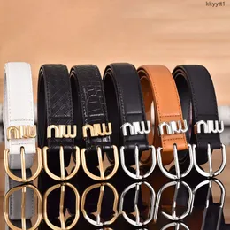 Lyxdesignbälte Män och kvinnor Neutral Letter Belt Classic varumärkeslängd 100-110 cm med utsökt presentförpackning