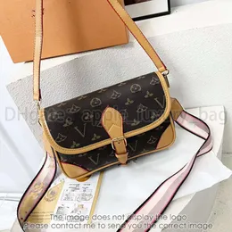 Lüks çanta tasarımcısı omuz çantası Kadınlar Diane M45985 Mektup Baskılı Cüzdan Yüksek Kaliteli Sele Çantası Küçük Crossbody Çanta Tasarımcı Eyer Çanta Tote Çanta L 19007 V