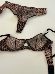 Slievi di lingerie sexy sottoporti a reggiseno set leopardo in maglie Sheer Ultra sottili per crash da donna per crash di perizoma con pantaloni Abito 240430