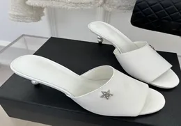Kadın Stiletto Topuklar 6cm Terlik koyun derisi beş noktalı yıldız sandalet Slingbacks elbise ayakkabıları ile sahte inci gündelik ayakkabı turu 1137150