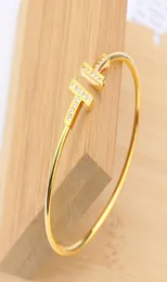 سلسلة سوار تصميم مزدوجة التصميم الفتحة البسيطة الماس المرصوفة بالسيدات الأزياء الفاخرة الصغيرة الفولاذ المقاوم للصدأ طازجة 9565225